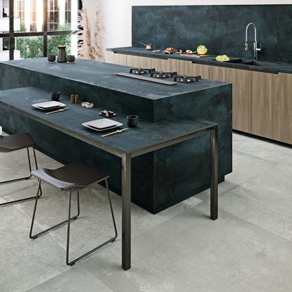 amb-Coverlam-Top-DISTRITO-IRON-horizontal